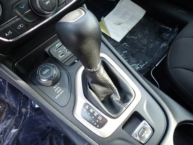 Certified 2017 Jeep Cherokee 75th Anniversary image 22