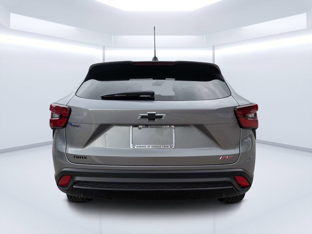 Used 2025 Chevrolet Trax RS w/ Sunroof Package FWD image 4