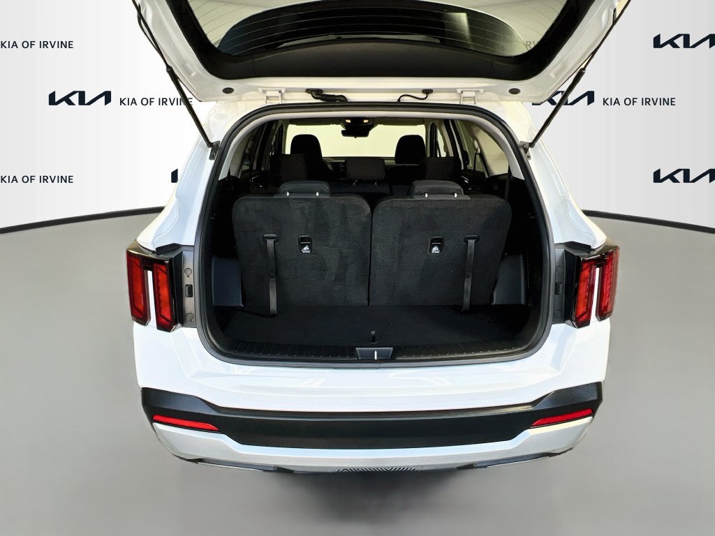 Certified 2025 Kia Sorento LX FWD image 26