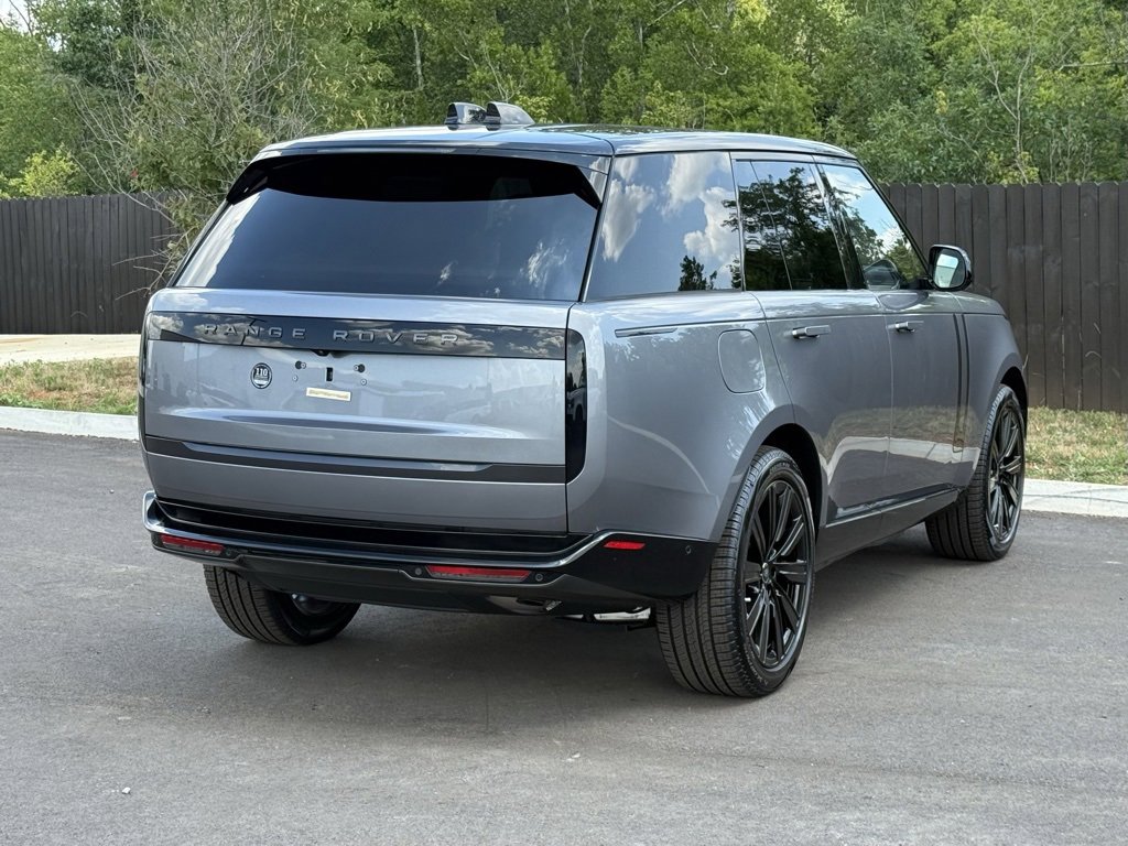 New 2025 Land Rover Range Rover SE image 6