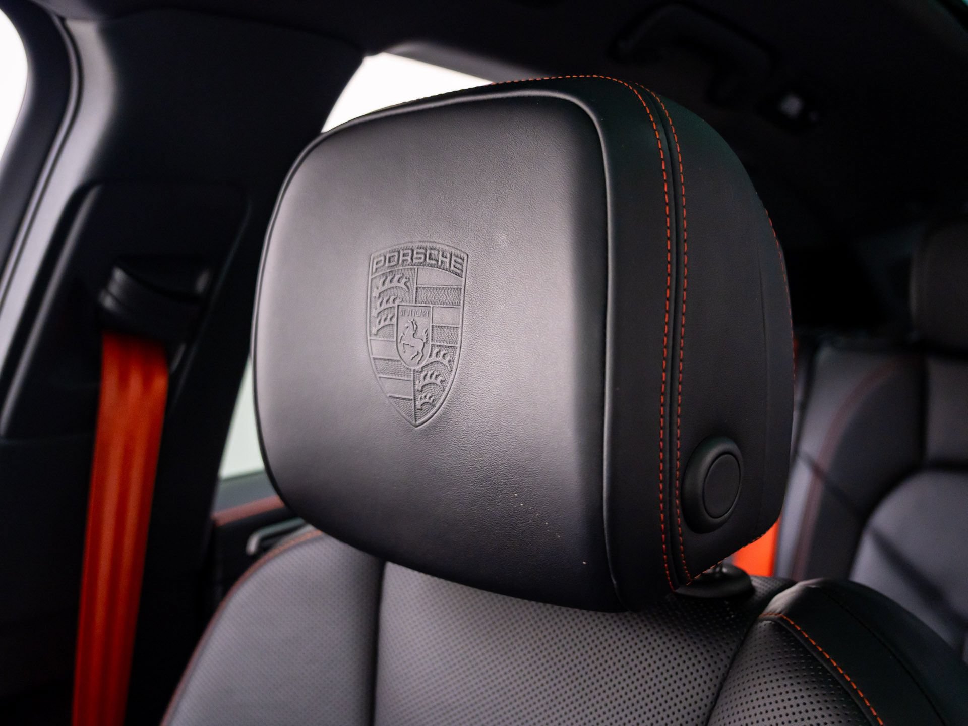 Certified 2023 Porsche Macan S AWD/4WD image 31
