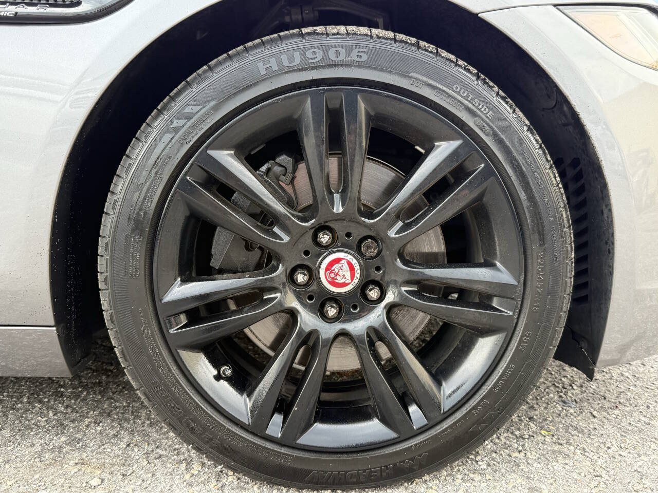 Used 2020 Jaguar XE S RWD image 27