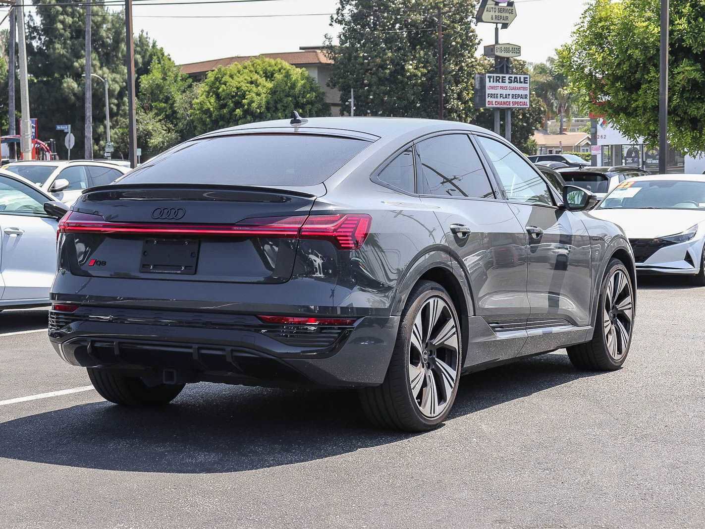 Used 2024 Audi Q8 e-tron Prestige w/ Prestige Package AWD/4WD image 4