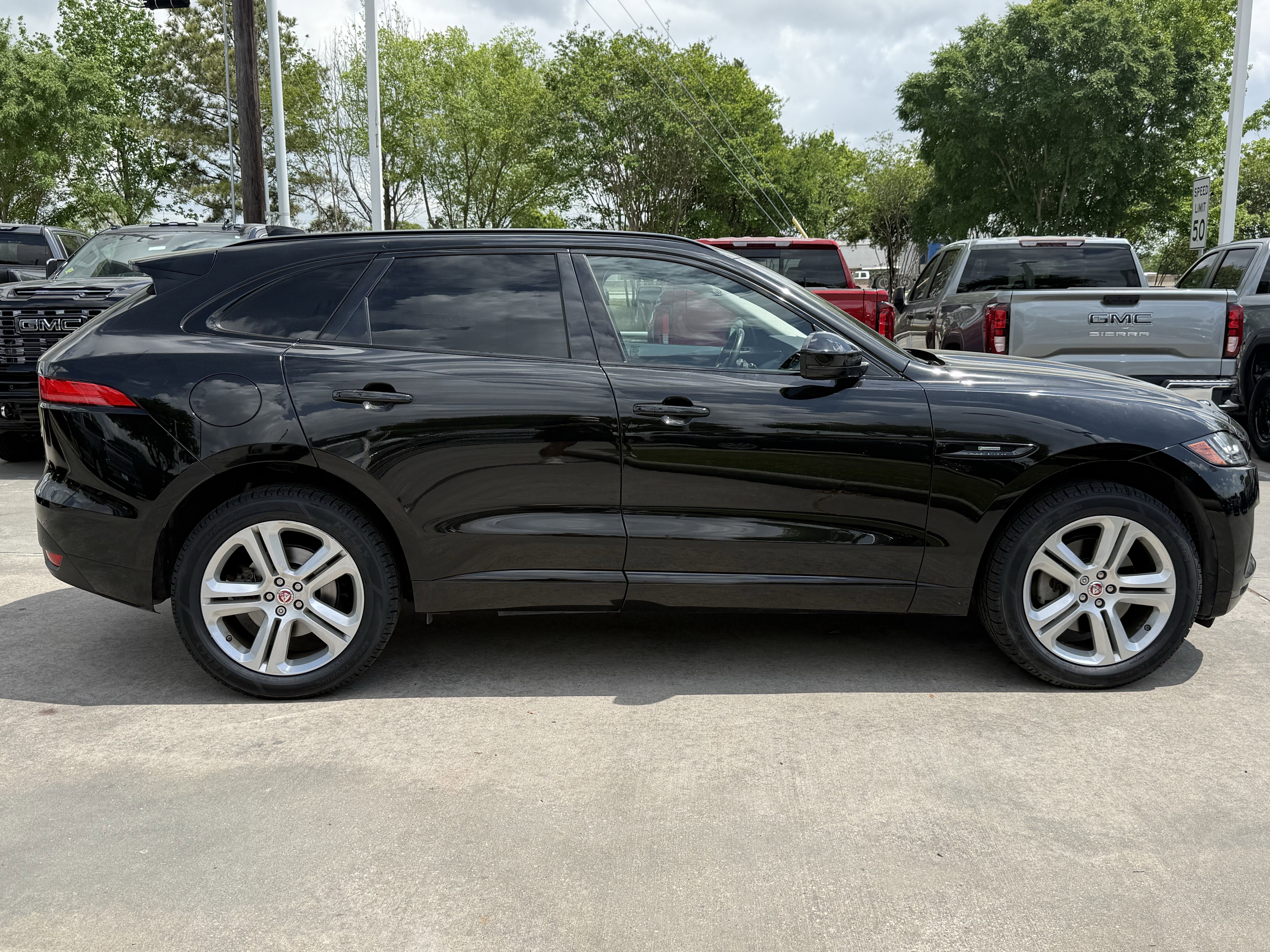 Used 2017 Jaguar F-PACE R-Sport image 3