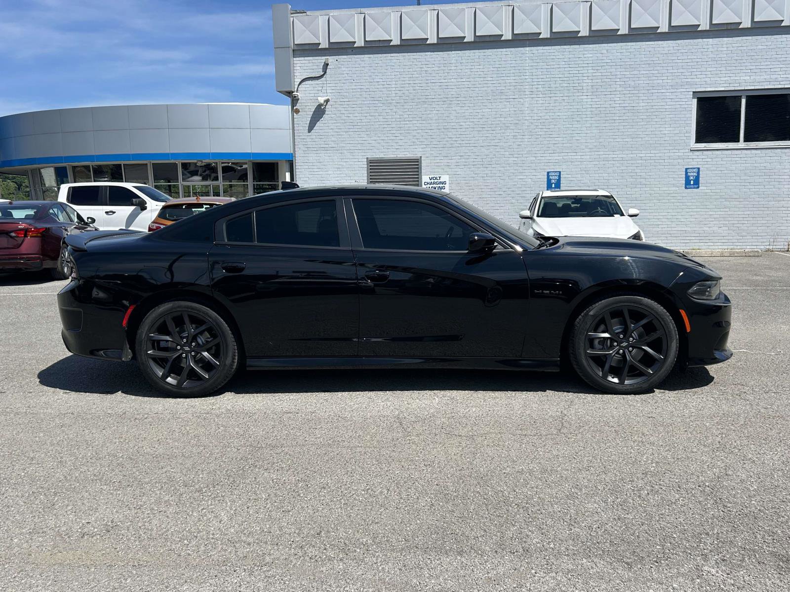 Used 2022 Dodge Charger R/T w/ Blacktop Package RWD image 2