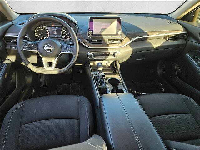 Used 2024 Nissan Altima 2.5 SV image 16