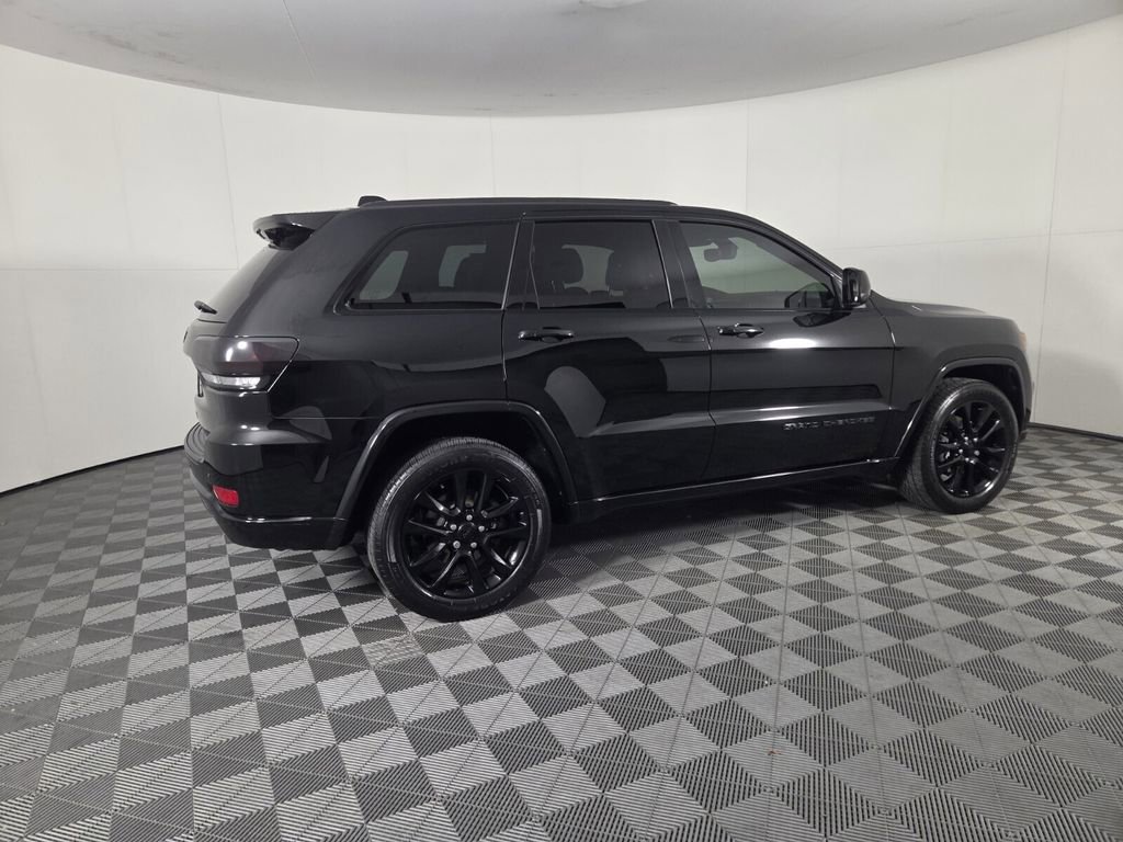 Used 2020 Jeep Grand Cherokee Altitude RWD image 5