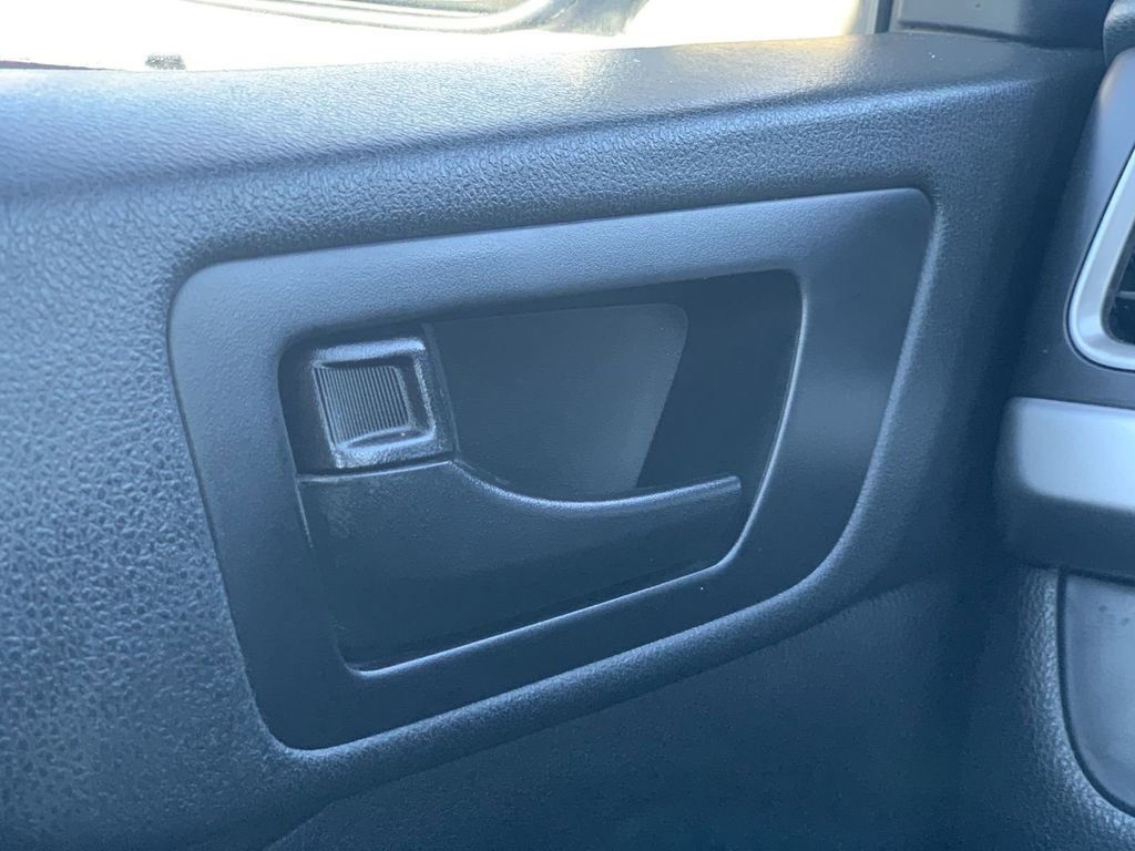 Used 2019 Toyota Highlander LE image 16