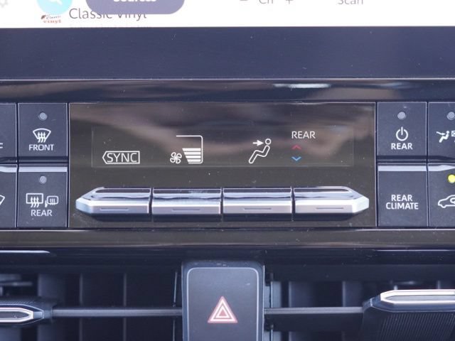 Used 2023 Toyota Highlander XLE FWD image 31