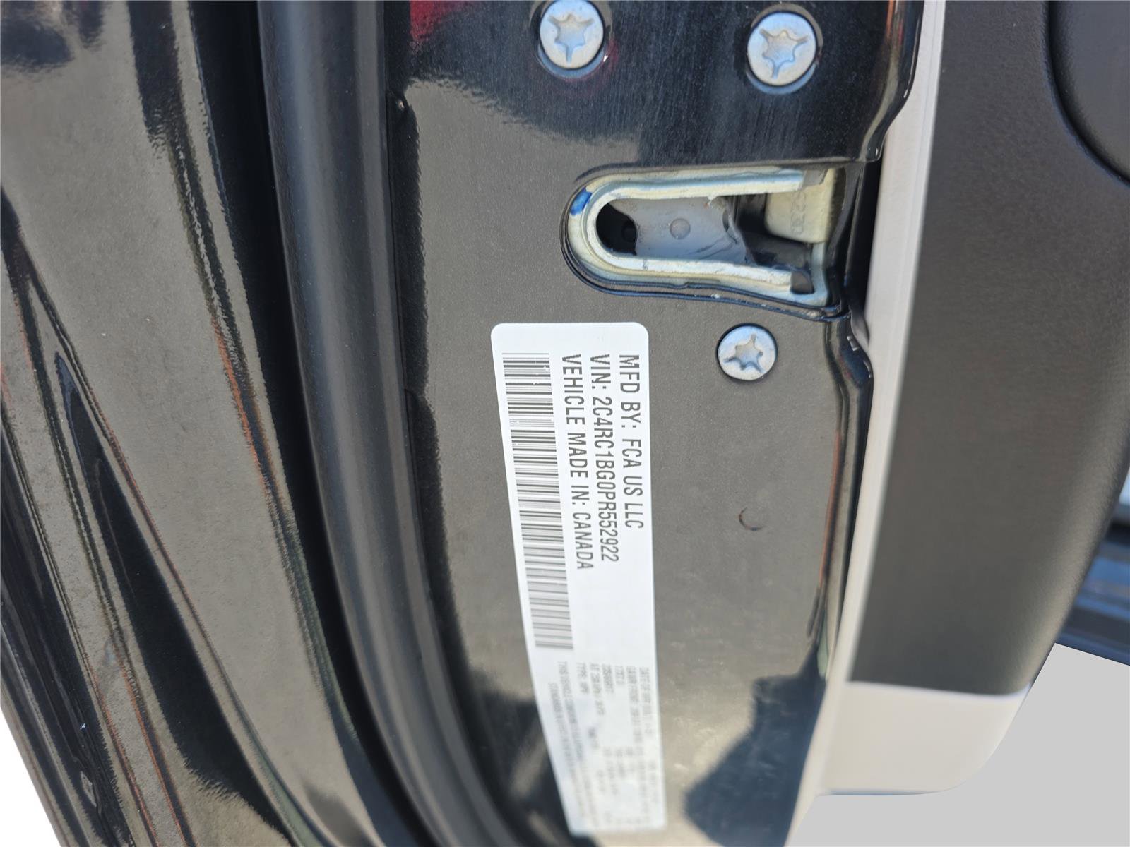 Used 2023 Chrysler Pacifica Touring-L image 37