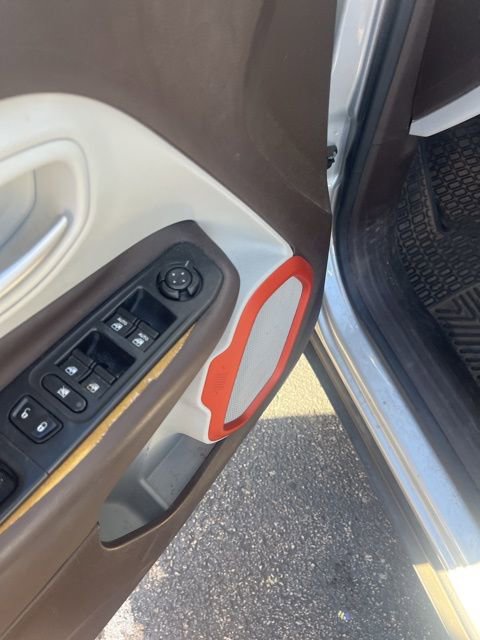 Used 2016 Jeep Renegade Limited image 7