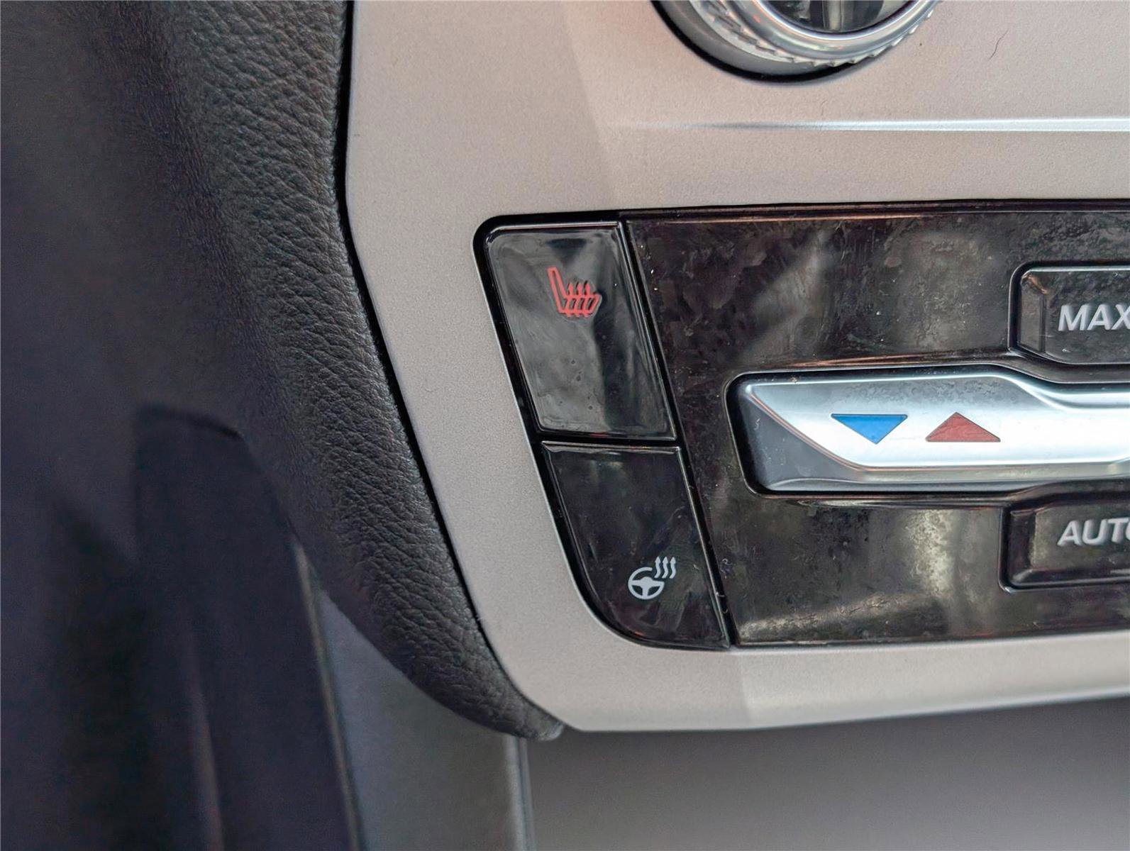 Used 2024 Ford Explorer XLT w/ Equipment Group 202A image 28