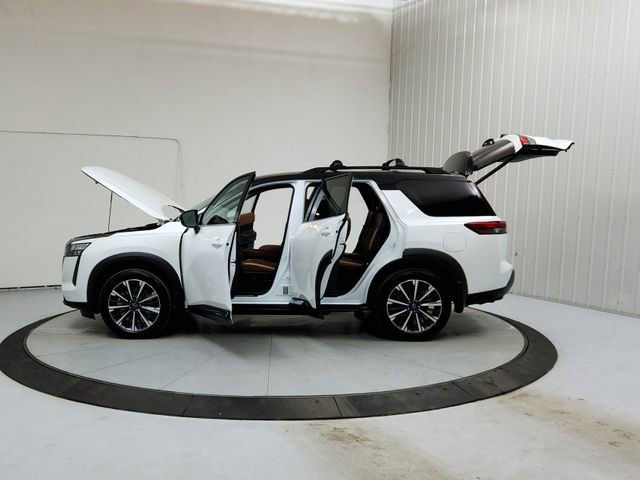 New 2026 Nissan Pathfinder Platinum image 12