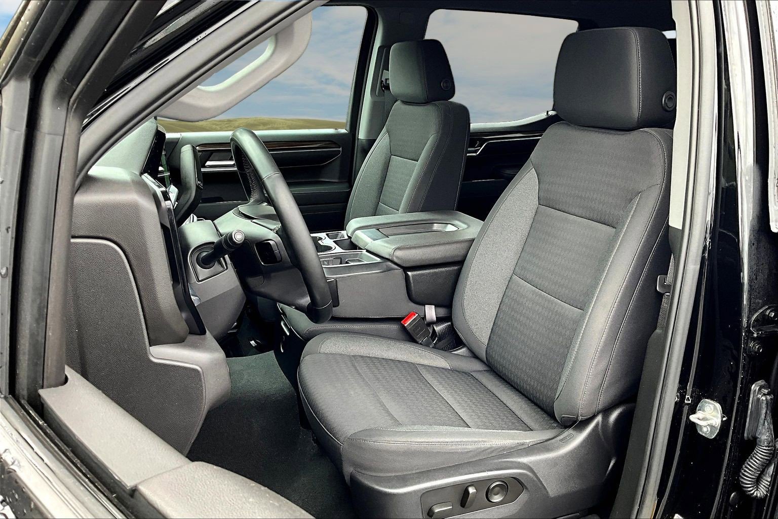 Used 2023 Chevrolet Silverado 1500 LT AWD/4WD image 14