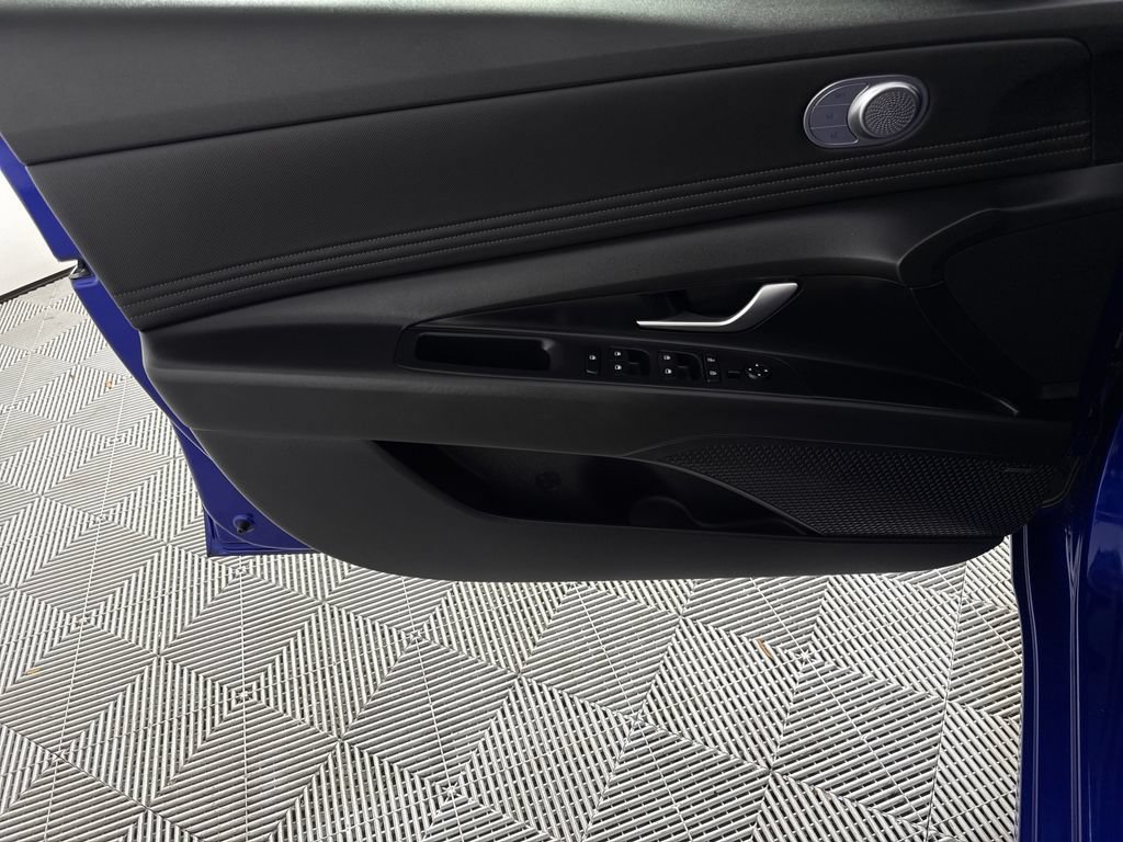 Certified 2023 Hyundai Elantra Limited FWD image 12