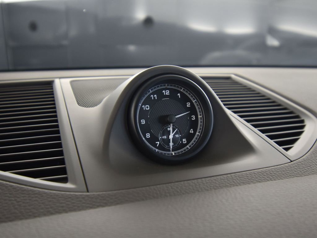 Used 2025 Porsche Macan image 38