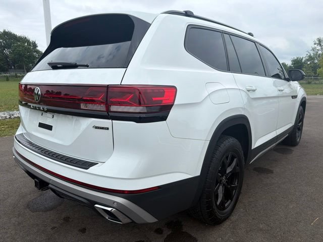 Used 2024 Volkswagen Atlas Peak Edition SE AWD/4WD image 9
