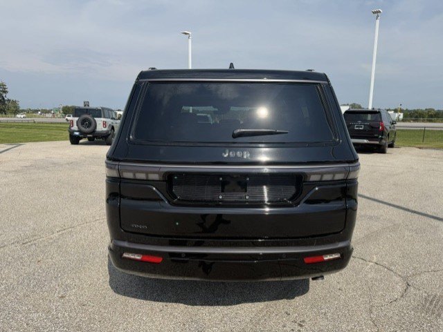 Used 2026 Jeep Grand Wagoneer Limited AWD/4WD image 8