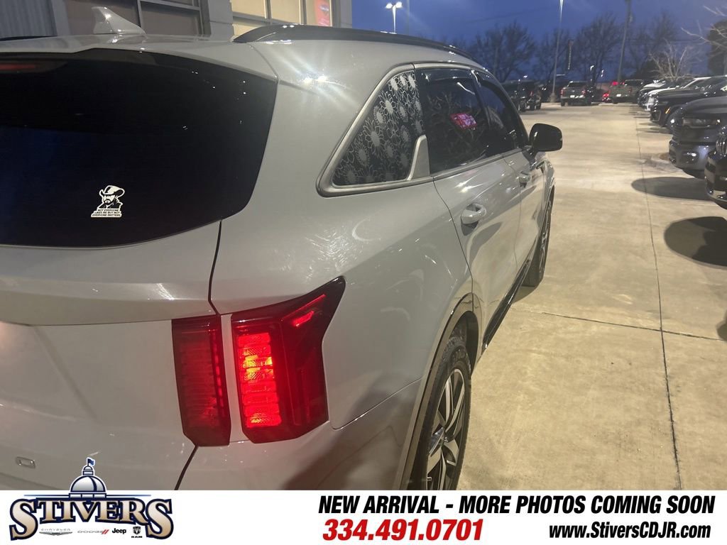 Used 2022 Kia Sorento EX w/ Panoramic Sunroof Package image 6