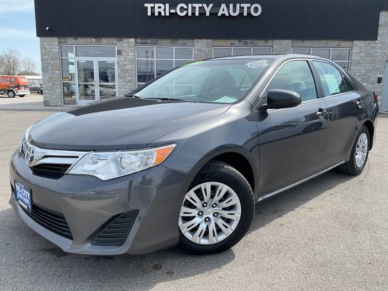 Used 2012 Toyota Camry LE FWD image 1