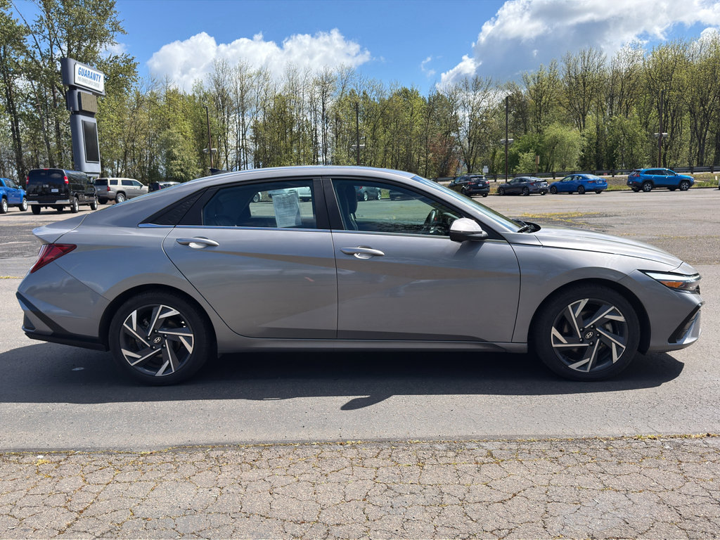 Used 2024 Hyundai Elantra Limited image 26