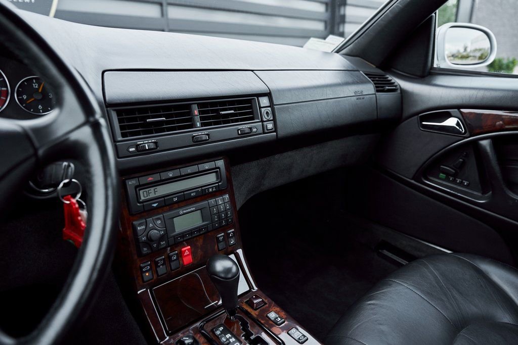 Used 2002 Mercedes-Benz SL 500 w/ SL2 Option Pkg image 51