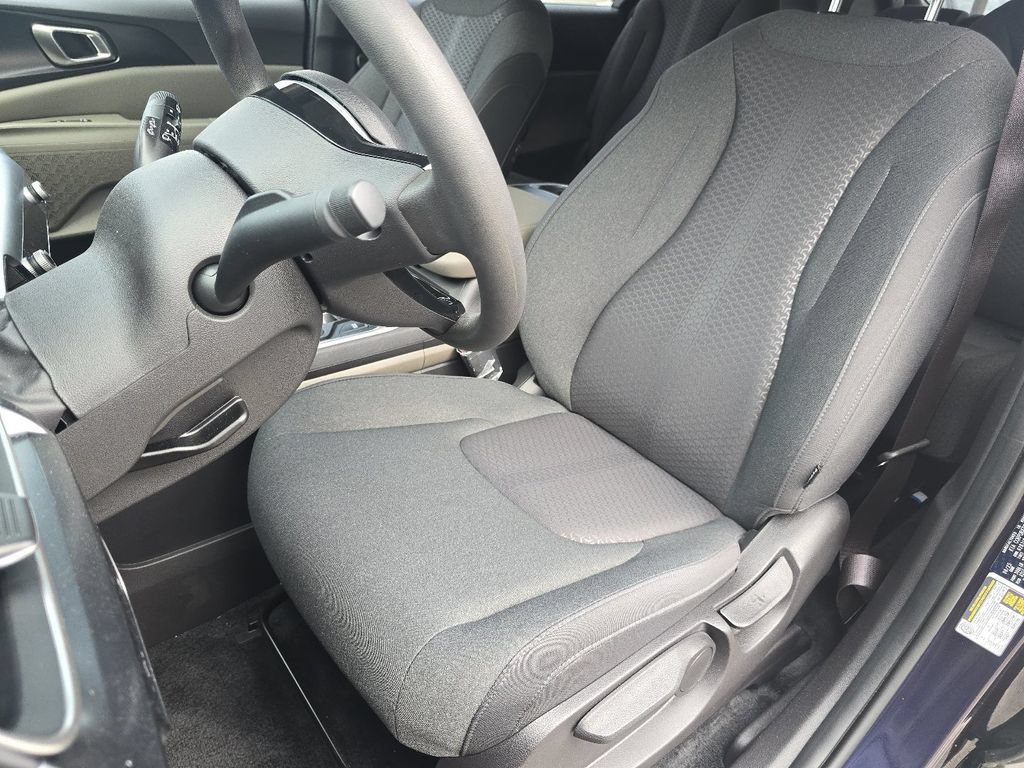 Used 2026 Kia Carnival LX FWD image 21