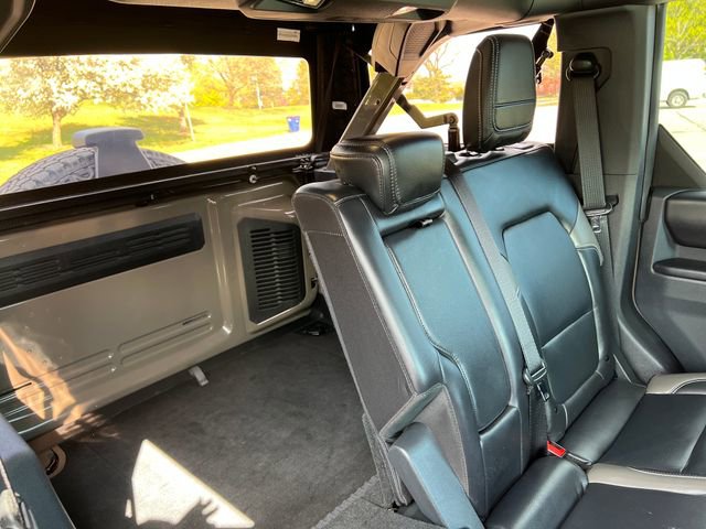 Used 2025 Ford Bronco Outer Banks w/ Sasquatch Package AWD/4WD image 34