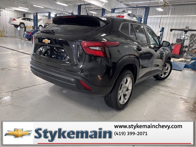 Used 2024 Chevrolet Trax LS w/ LS Convenience Package image 12