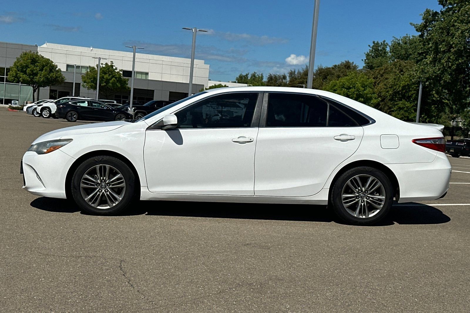 Used 2016 Toyota Camry SE image 7