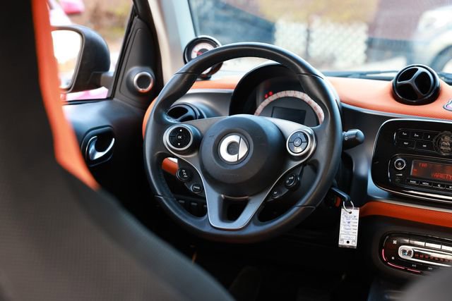Used 2016 smart fortwo passion image 26