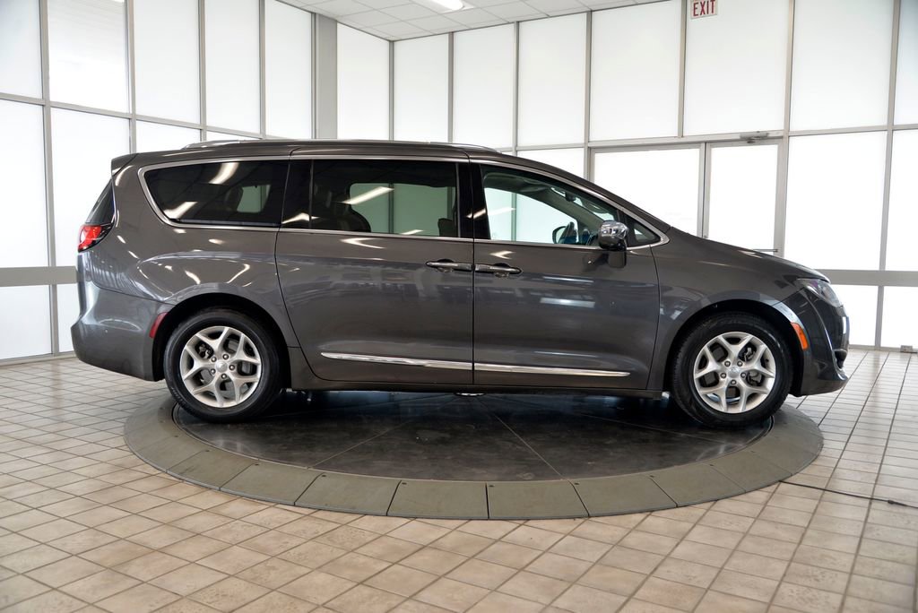 Used 2019 Chrysler Pacifica Limited w/ Advanced Safetytec Group image 9