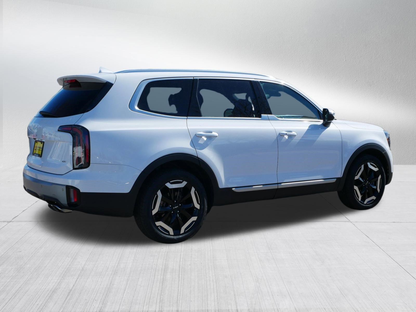 Used 2023 Kia Telluride EX w/ EX Captain's Chair Package image 7