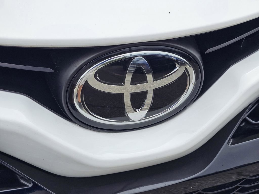 Used 2023 Toyota Camry SE image 3