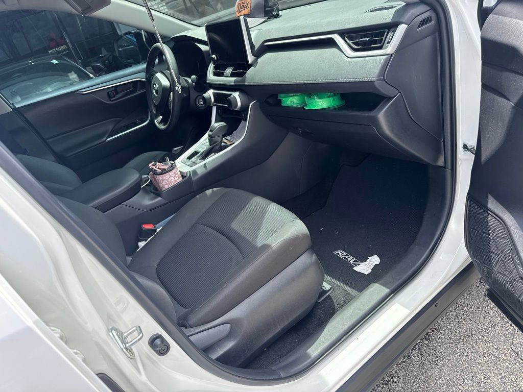 Used 2025 Toyota RAV4 LE AWD/4WD image 13