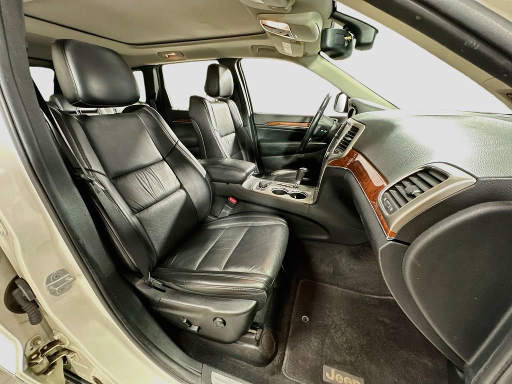 Used 2011 Jeep Grand Cherokee Limited AWD/4WD image 32