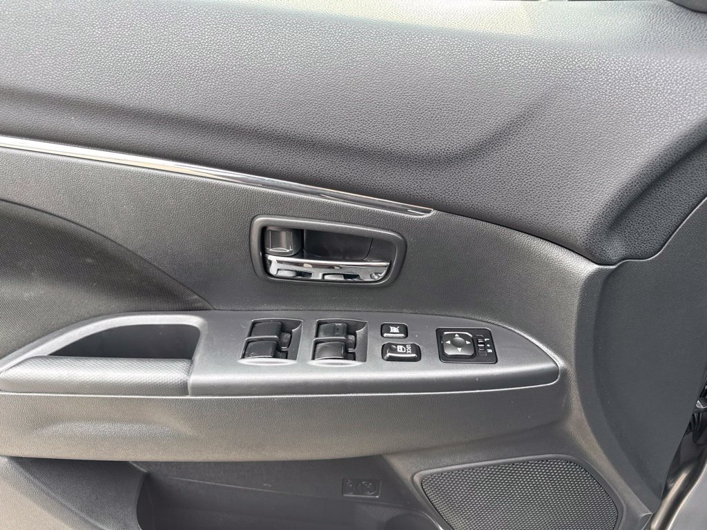 Used 2025 Mitsubishi Outlander Sport AWD image 11
