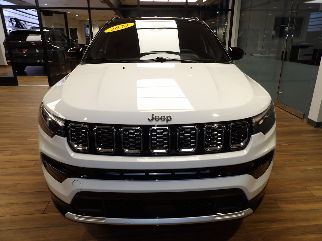 Used 2024 Jeep Compass Limited w/ Elite Group image 2