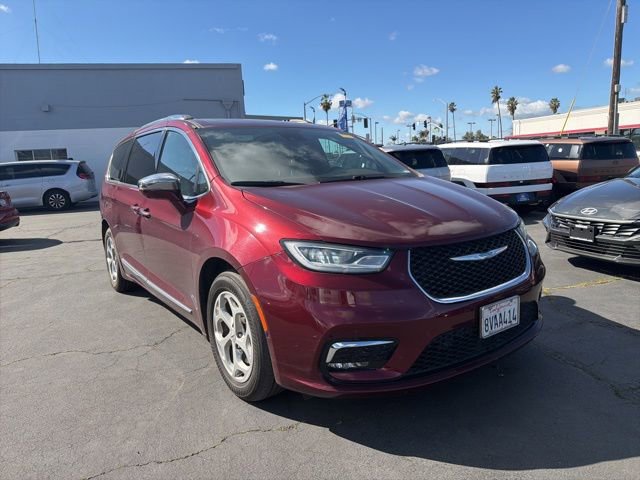Used 2021 Chrysler Pacifica Limited w/ Uconnect Theater Family Group
