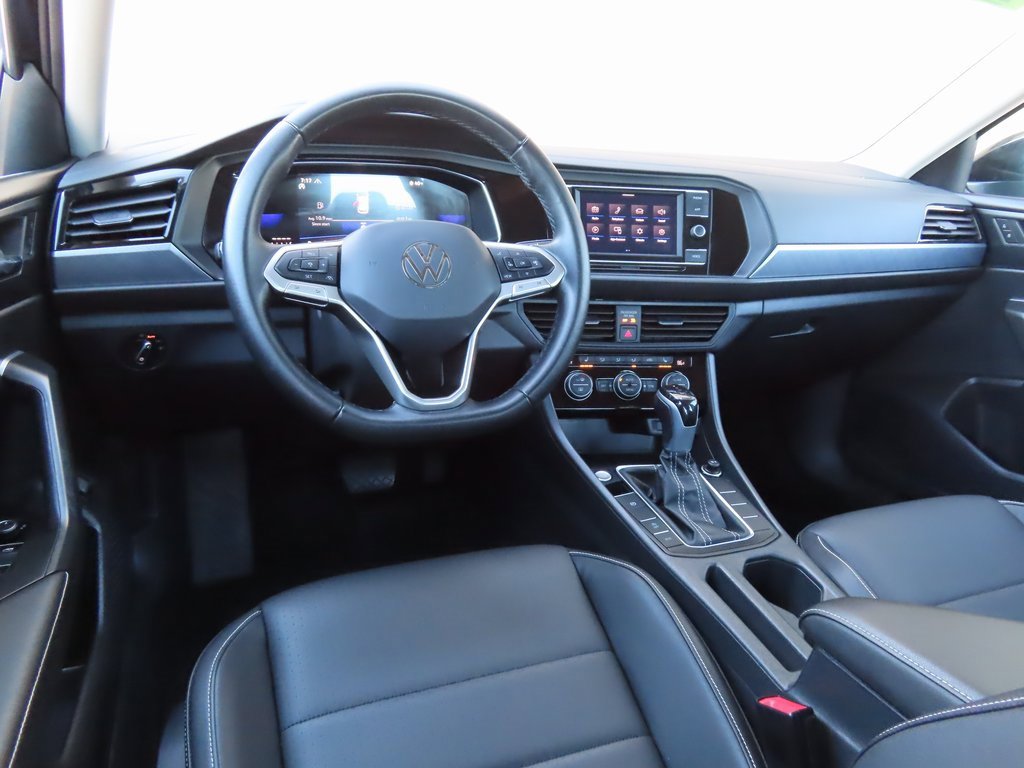 Used 2024 Volkswagen Jetta SE image 4