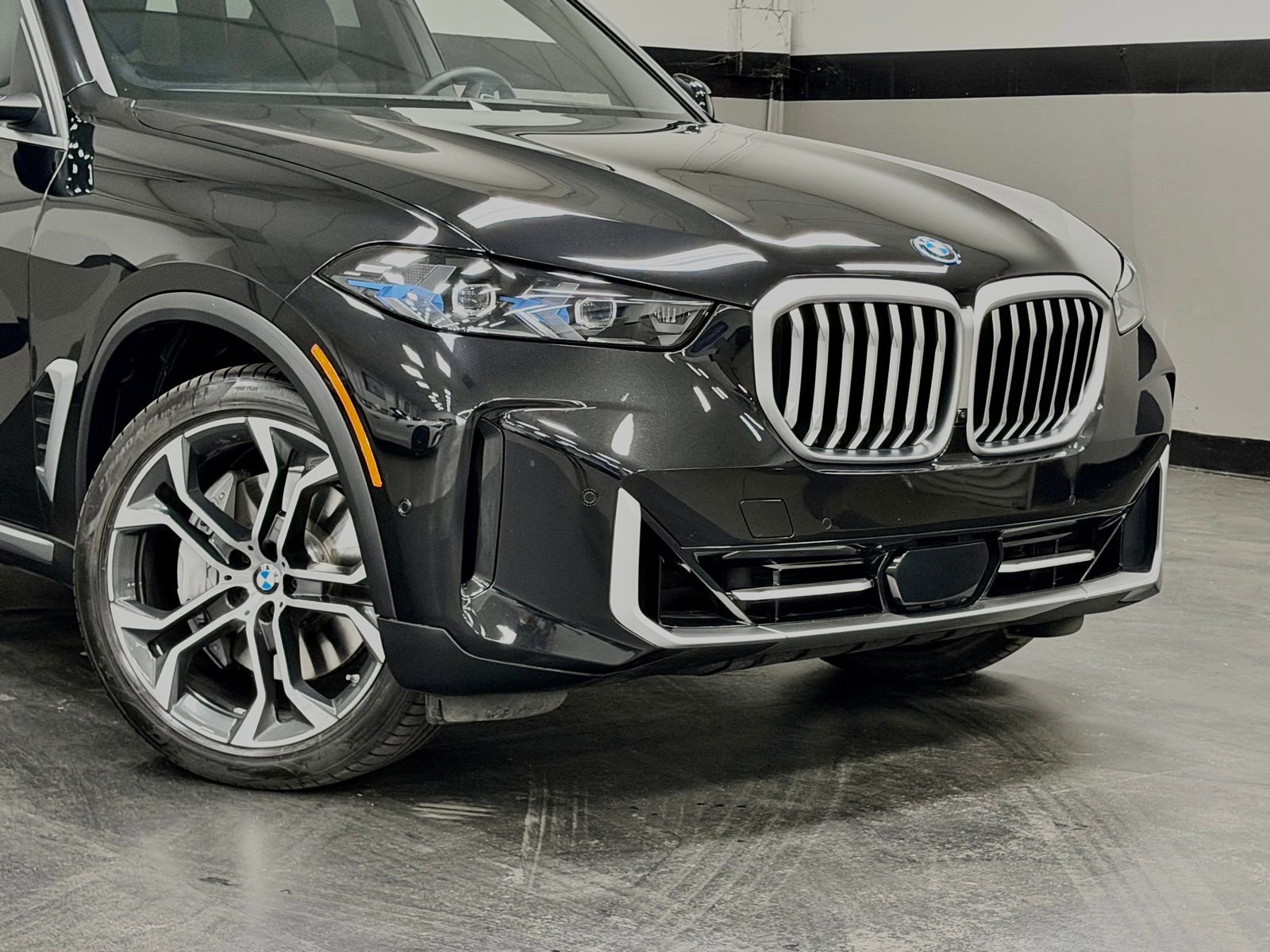 Used 2026 BMW X5 xDrive50e AWD/4WD image 3