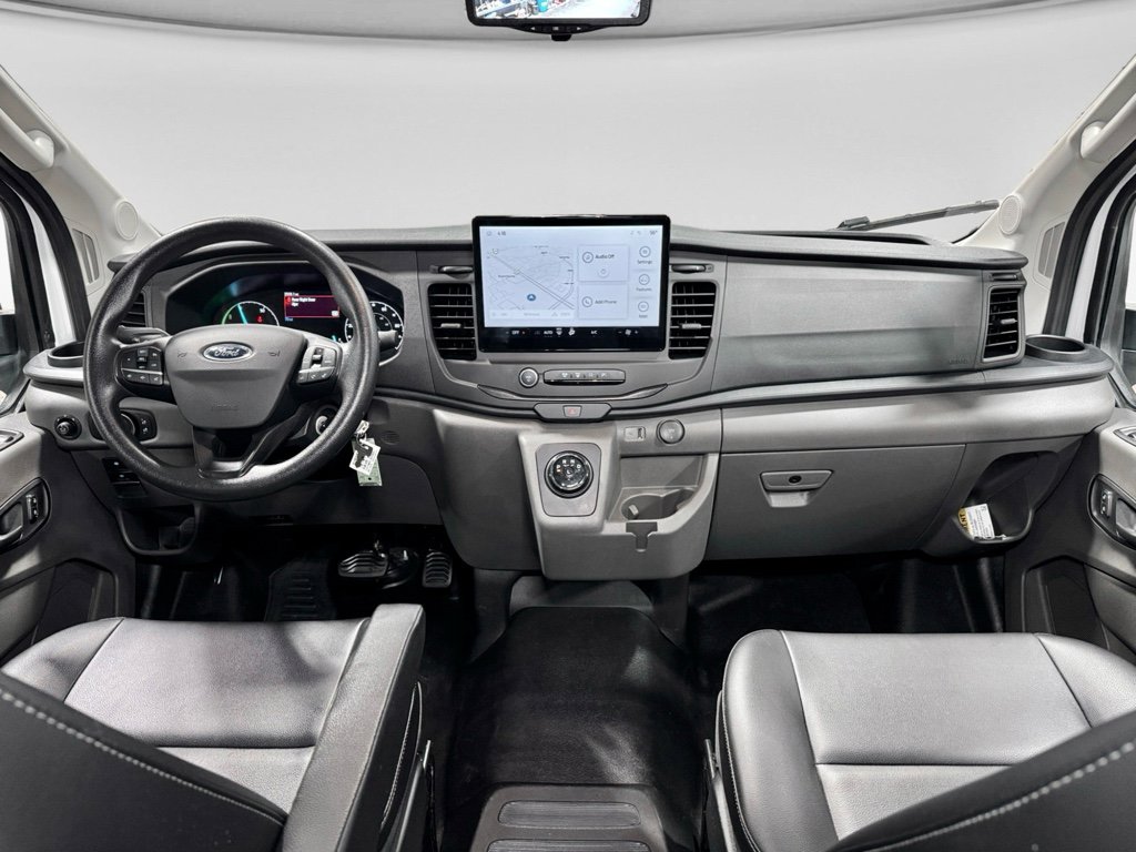 Used 2023 Ford E-Transit Medium Roof image 17