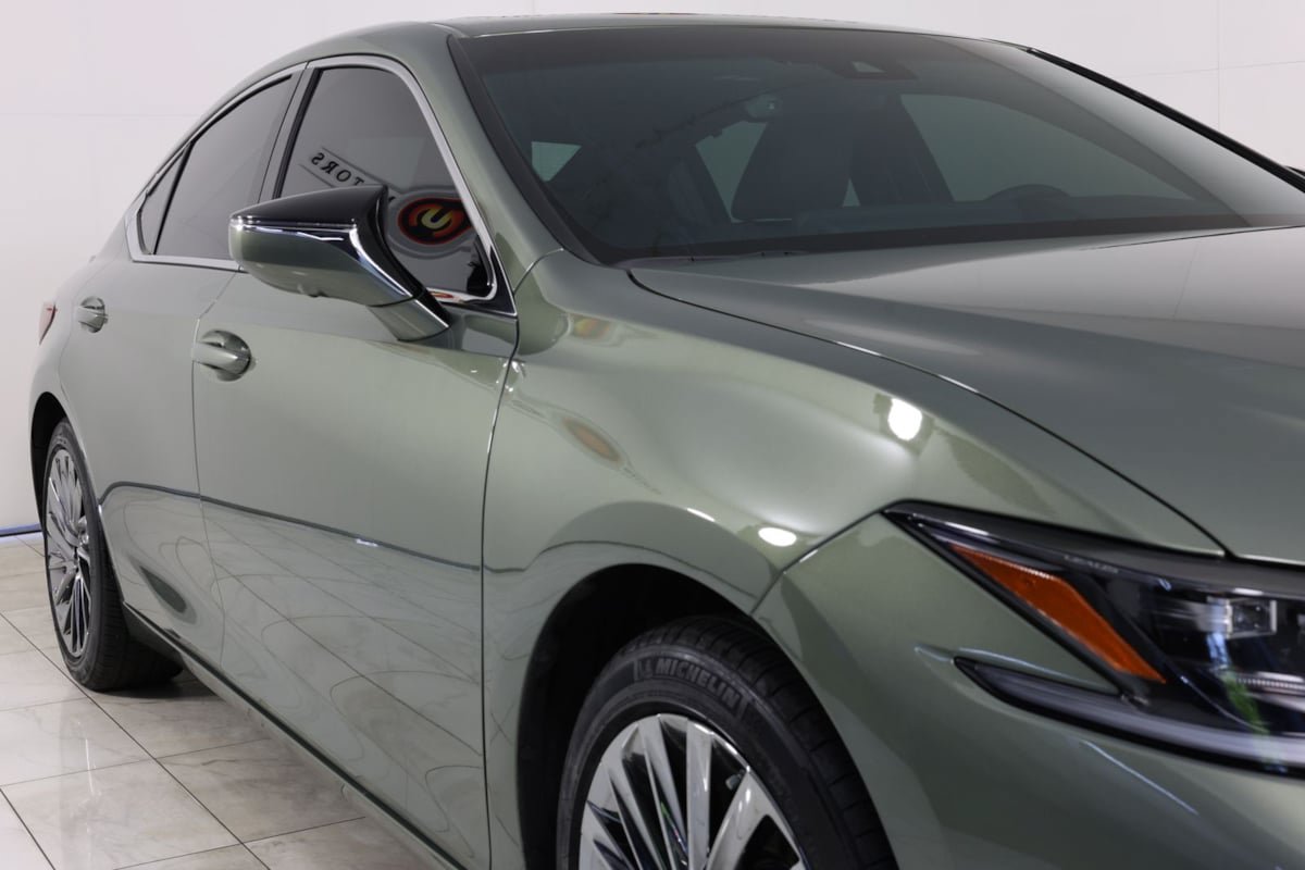 Used 2024 Lexus ES 300h Ultra Luxury w/ Accessory Package (Z2) FWD image 38