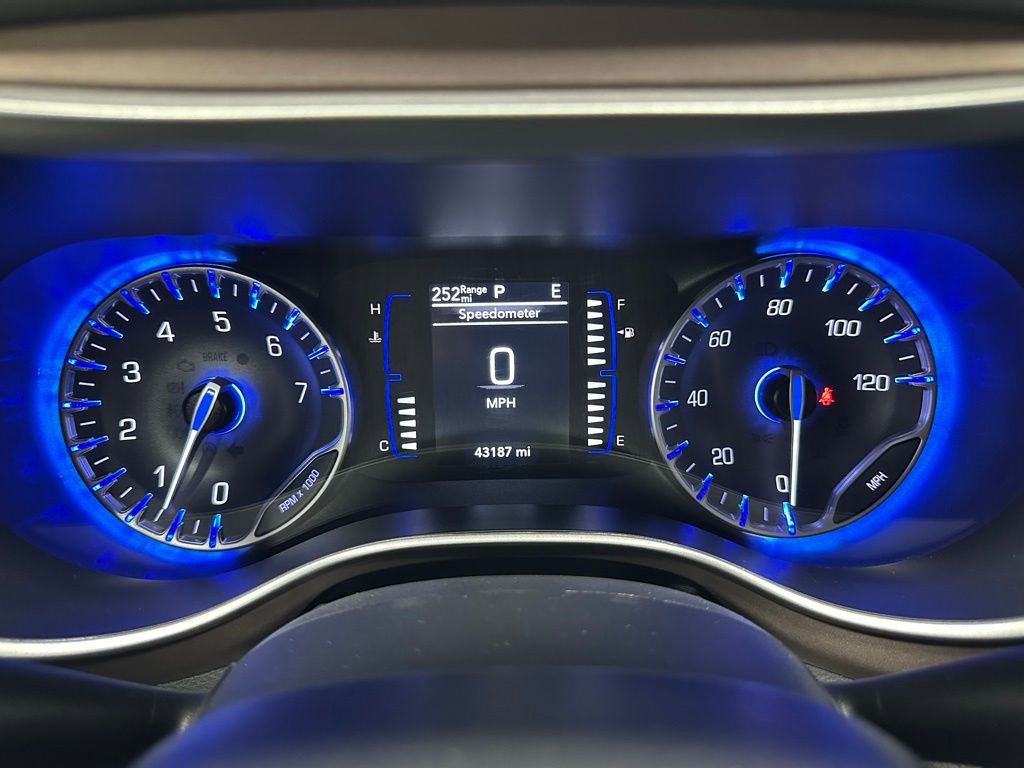 Used 2023 Chrysler Voyager LX image 23