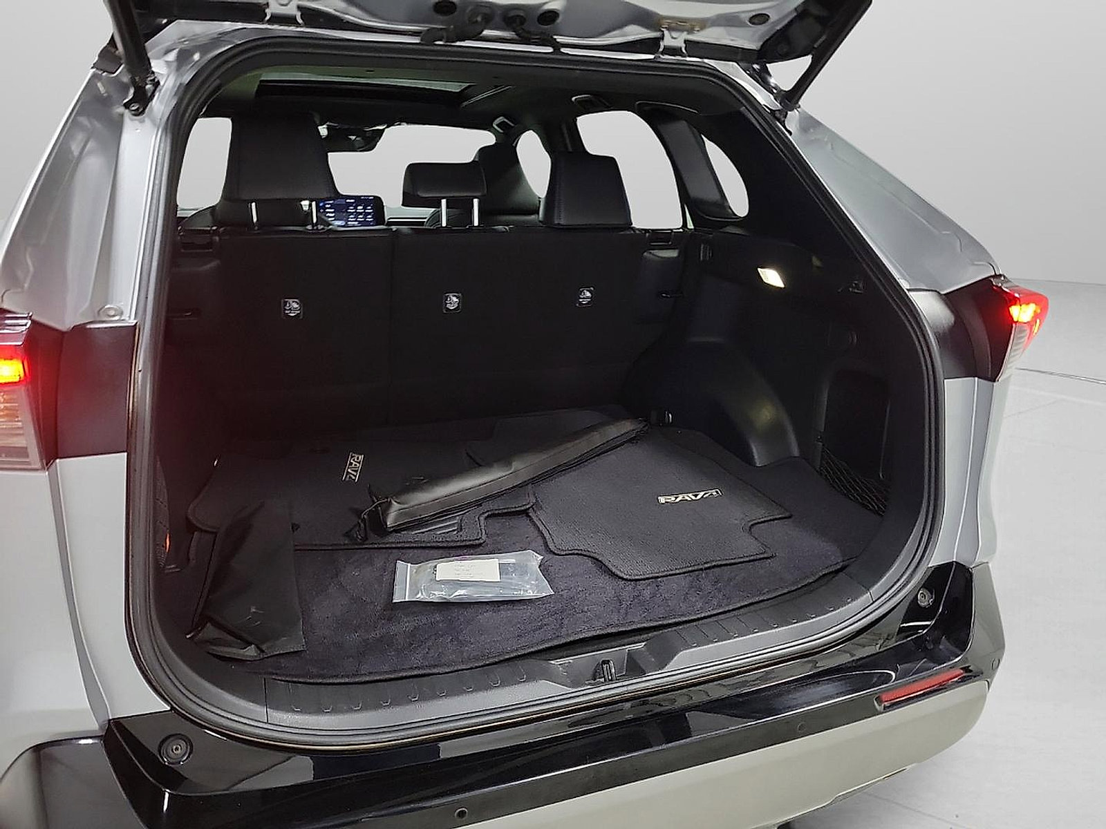 Used 2023 Toyota RAV4 XSE image 7