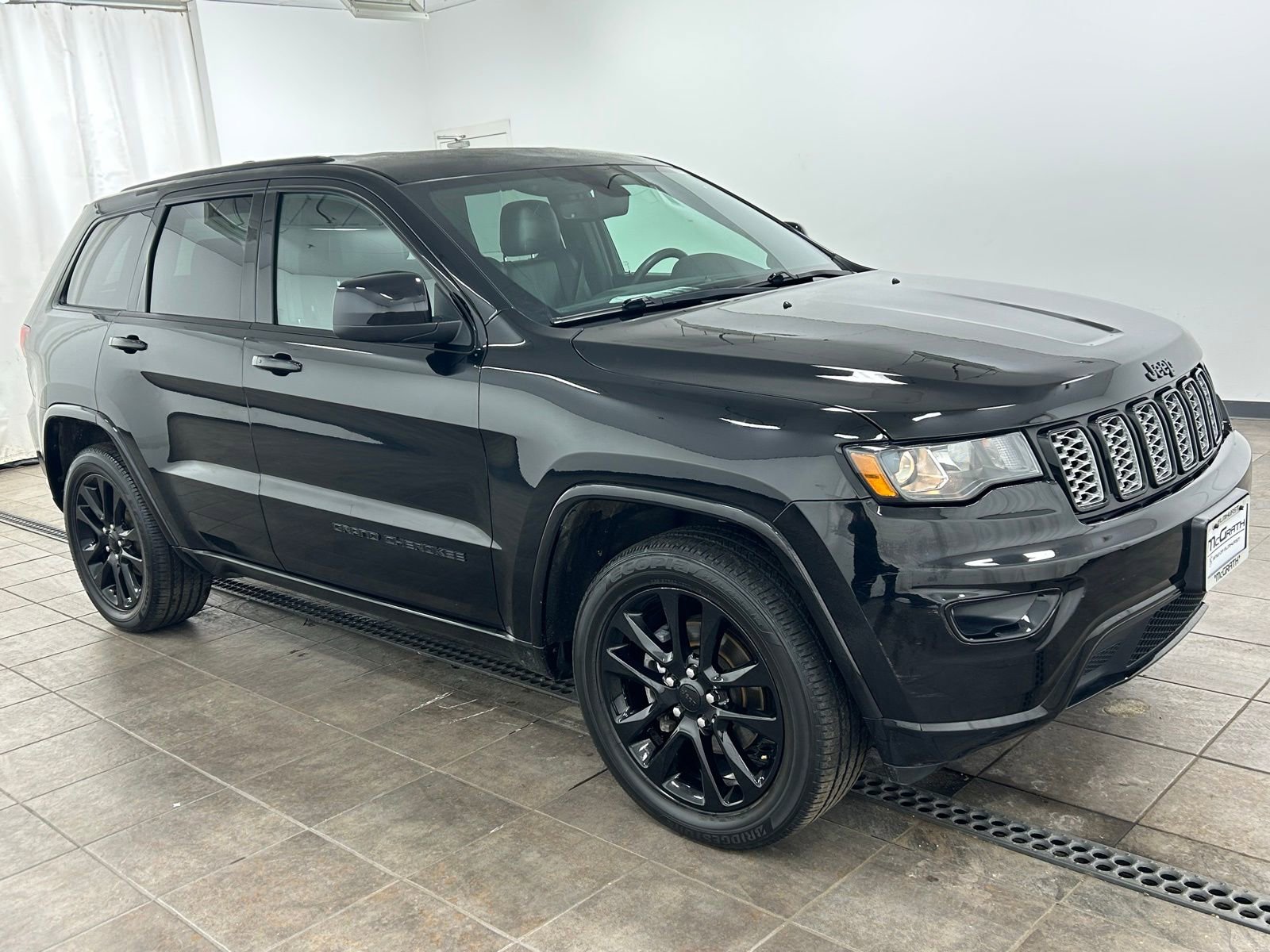 Used 2019 Jeep Grand Cherokee Altitude image 6