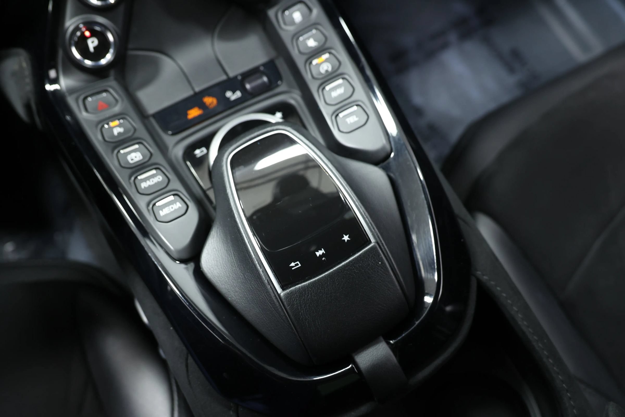 Used 2020 Aston Martin V8 Vantage Coupe RWD image 45