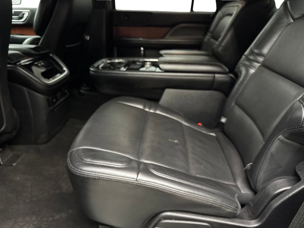 Used 2020 Lincoln Navigator Reserve image 32