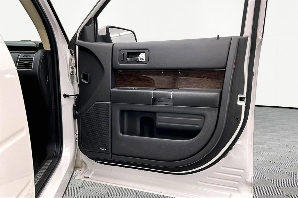 Used 2018 Ford Flex Limited w/ Equipment Group 301A FWD image 24