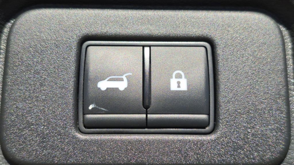 Used 2024 Nissan Rogue SV image 16